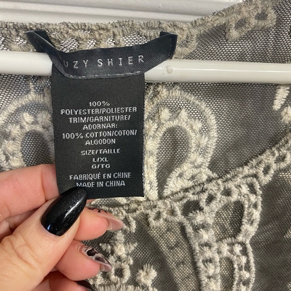 Blouse - Picture 2 of 3